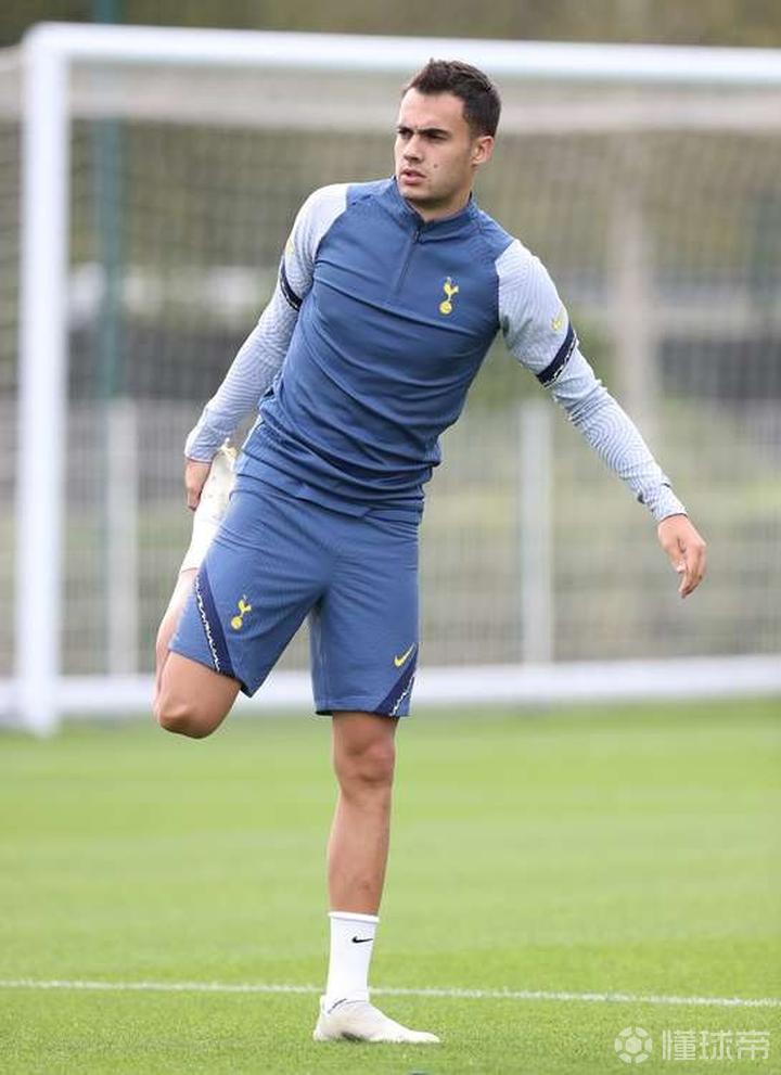 包含上海久事发布备战花絮，集结日回应争议，欧联任务艰巨，训练强度明显提升的词条