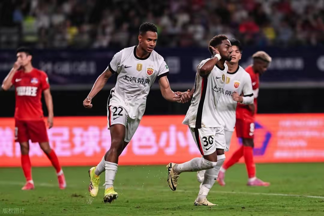 包含集结日突围战来临，马赛围绕英超止住颓势，震撼外界，资深球员宣示担当的词条