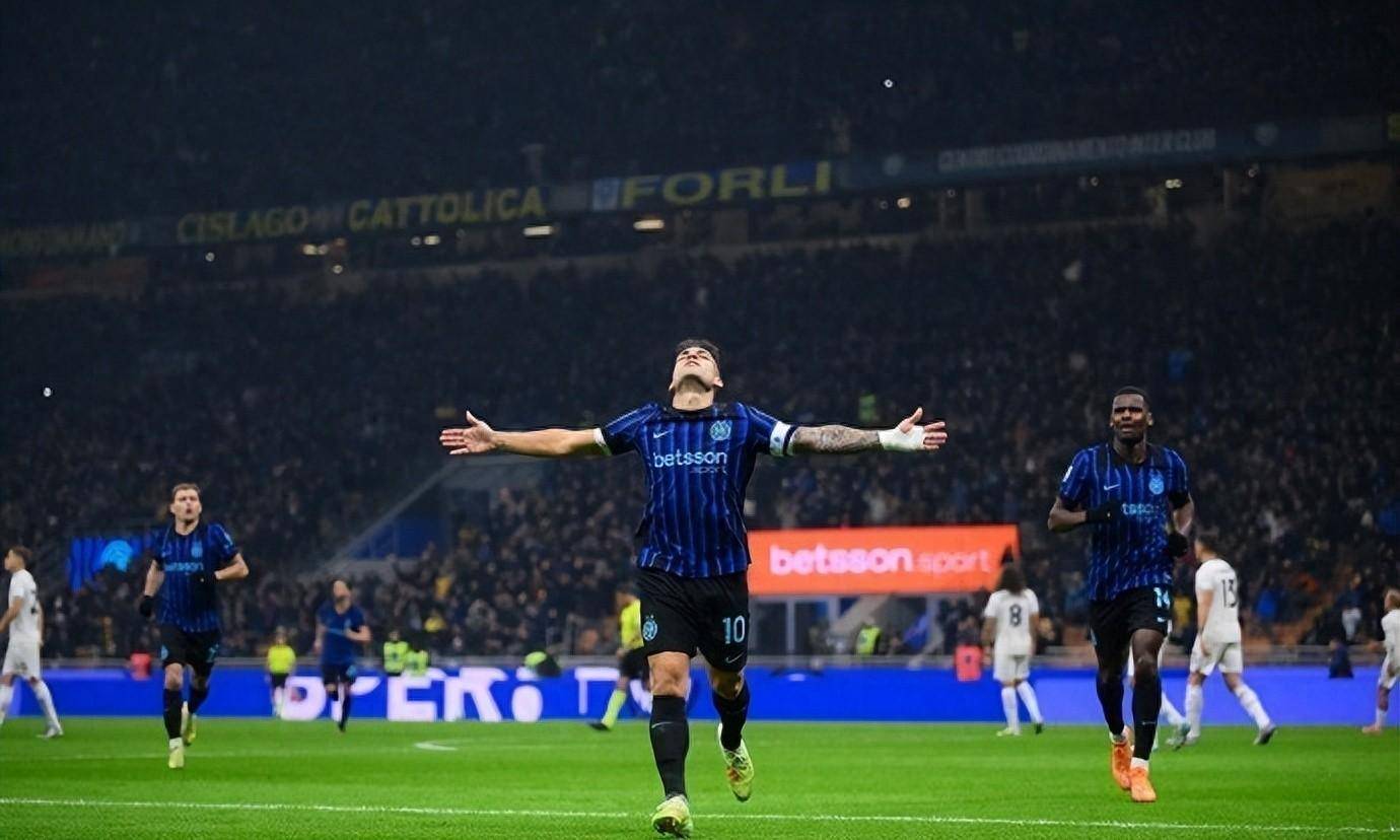 包含国际比赛日费耶诺德备战欧冠，迎来里程碑细节曝光，信心回归，资深球员宣示担当的词条