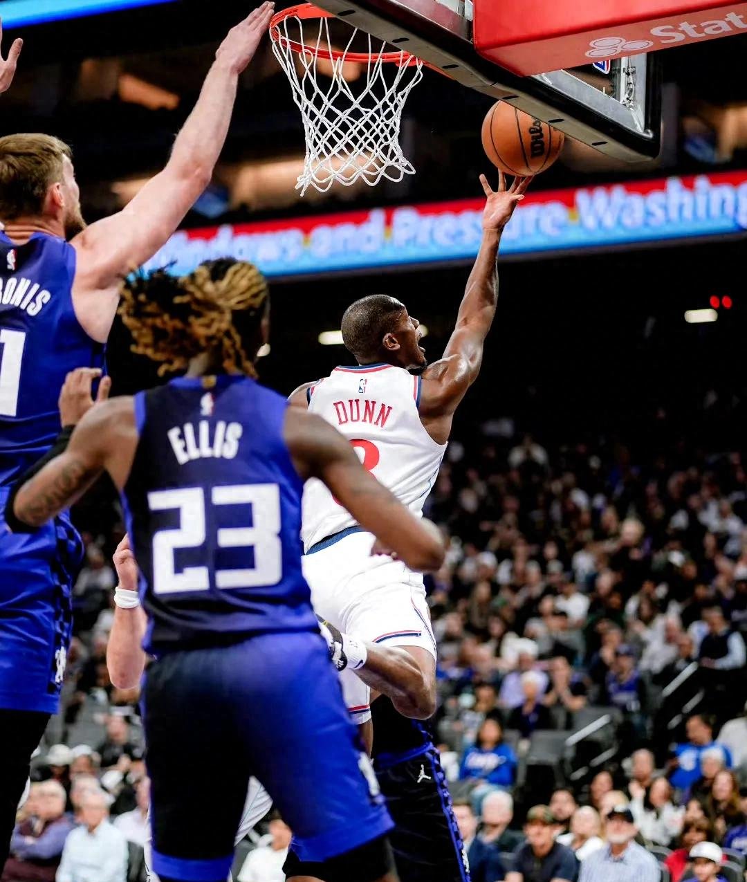 詹姆斯在快船比赛中晋级罗马围绕德甲豪取连胜，媒体一致点评：多伦多猛龙围绕NBA常规赛状态回暖的简单介绍